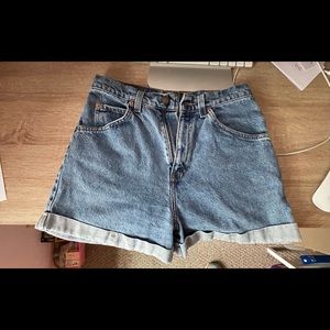 Levi’s 954 high waisted jean shorts Size 5